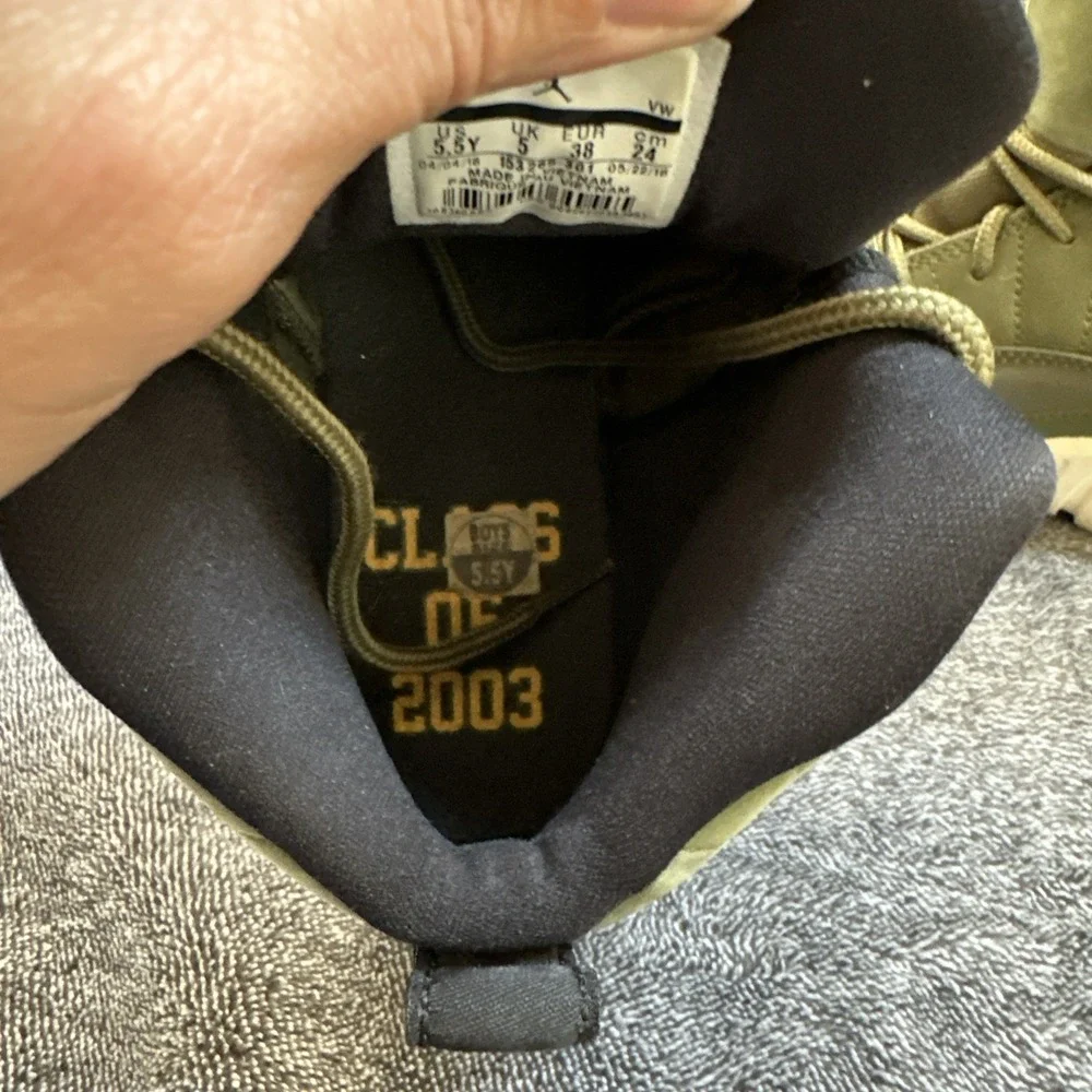 Nike‎ Air Jordan 12 Retro GS Olive Lux Class of 2003 5.5Y Gold